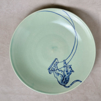 色絵八寸皿 ぶらんこ猫（清水焼） | 宮本 博