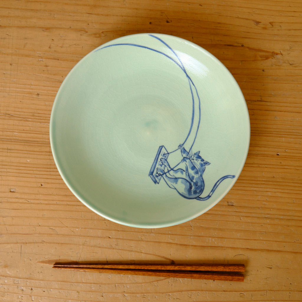 色絵八寸皿 ぶらんこ猫（清水焼） | 宮本 博