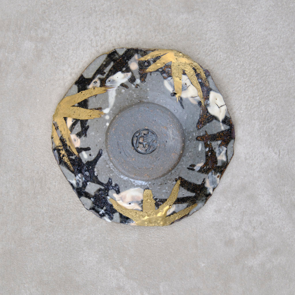 ぐい吞み 雪笹・金彩（清水焼） | 宮本 博