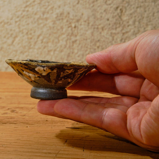 ぐい吞み 雪笹・金彩（清水焼） | 宮本 博