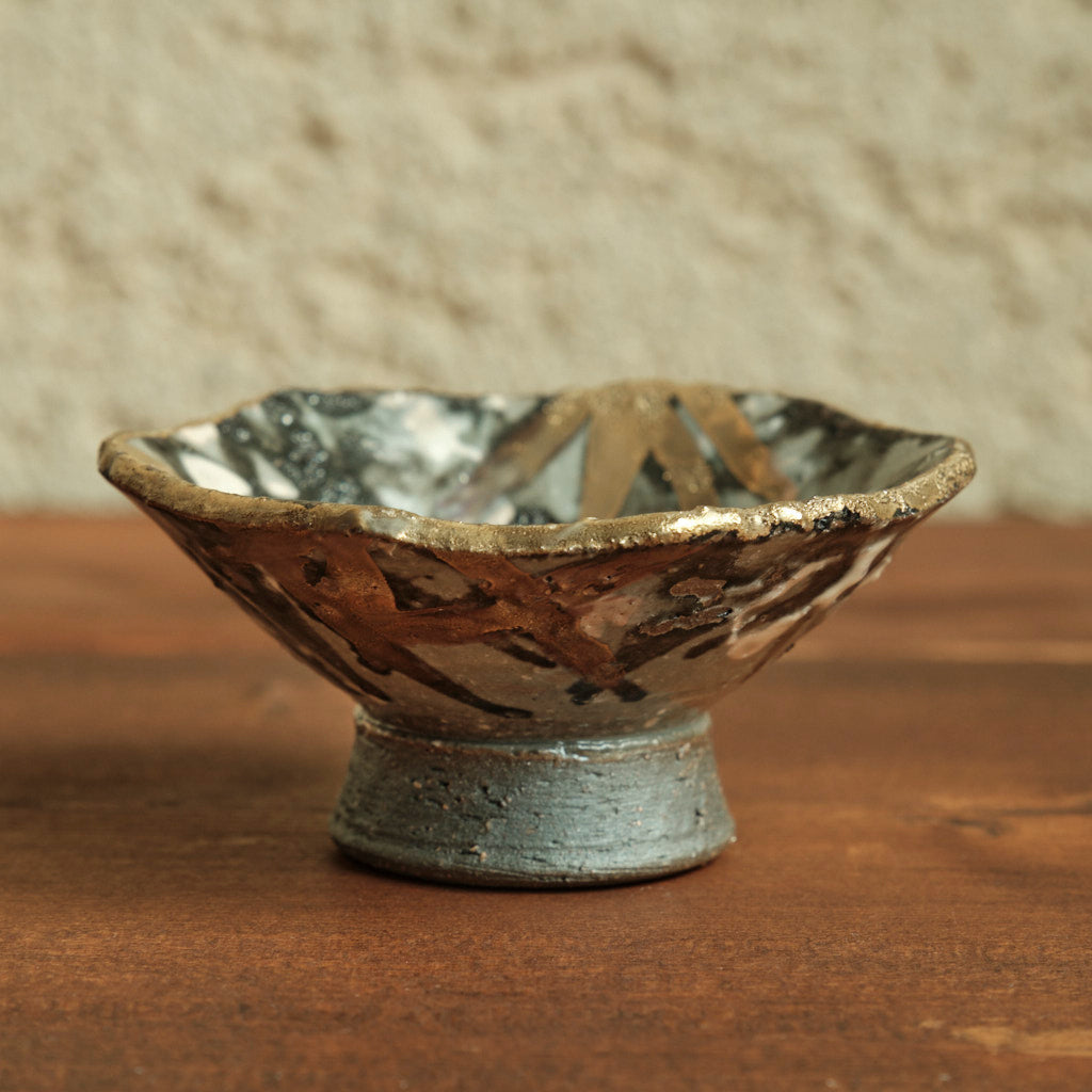 ぐい吞み 雪笹・金彩（清水焼） | 宮本 博