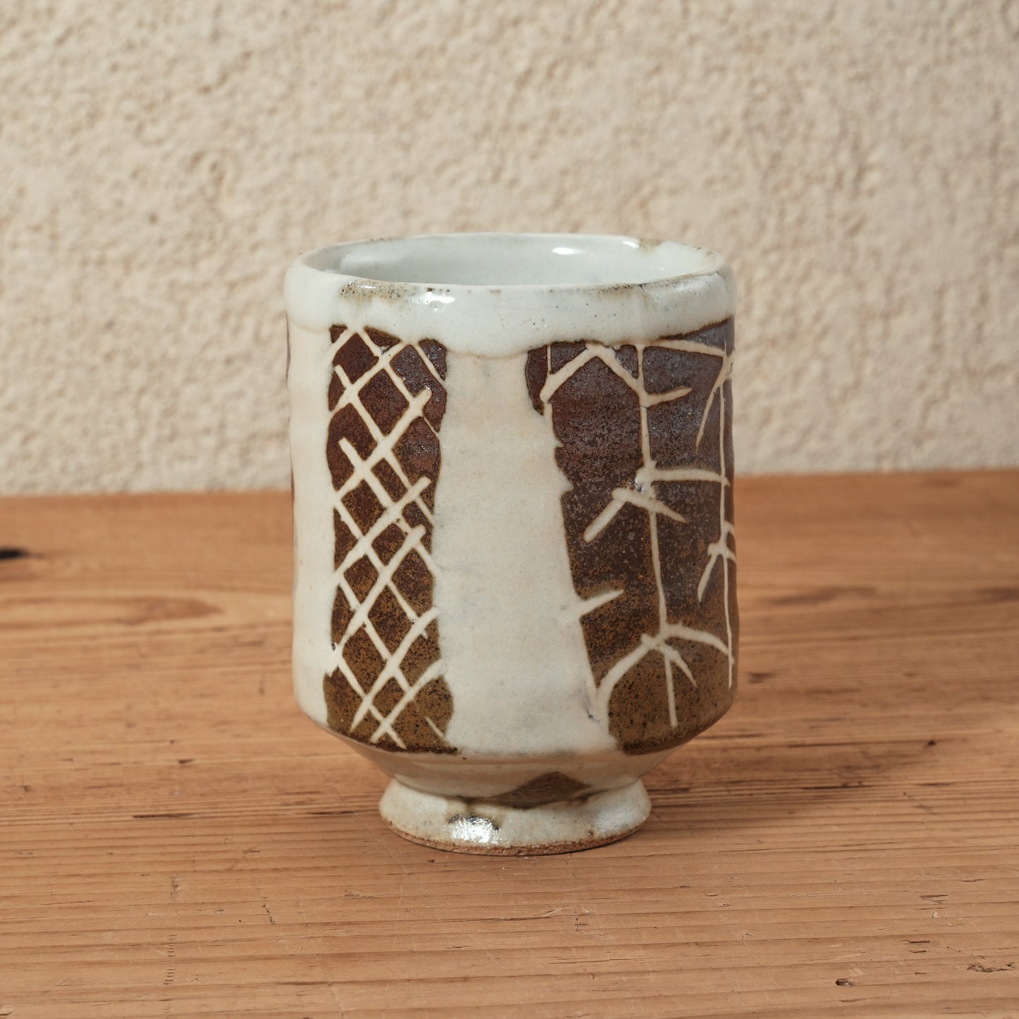 湯呑み 大 鉄絵 唐草文 - 益子焼 - 02 | 松原 直之