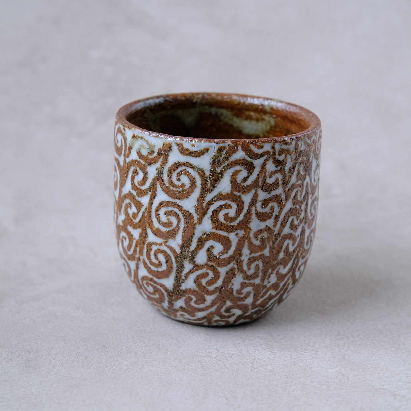 湯呑み小 象嵌唐草文 - 益子焼 - 01 | 松原 直之