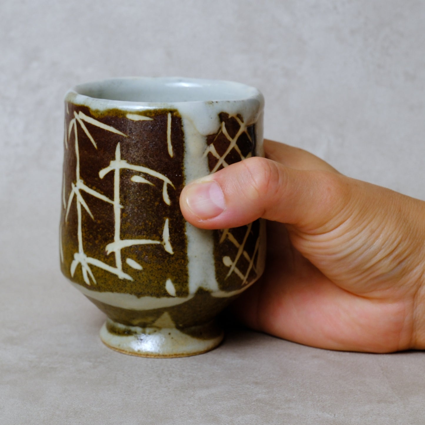 湯呑み 大 鉄絵 唐草文 - 益子焼 - 01 | 松原 直之