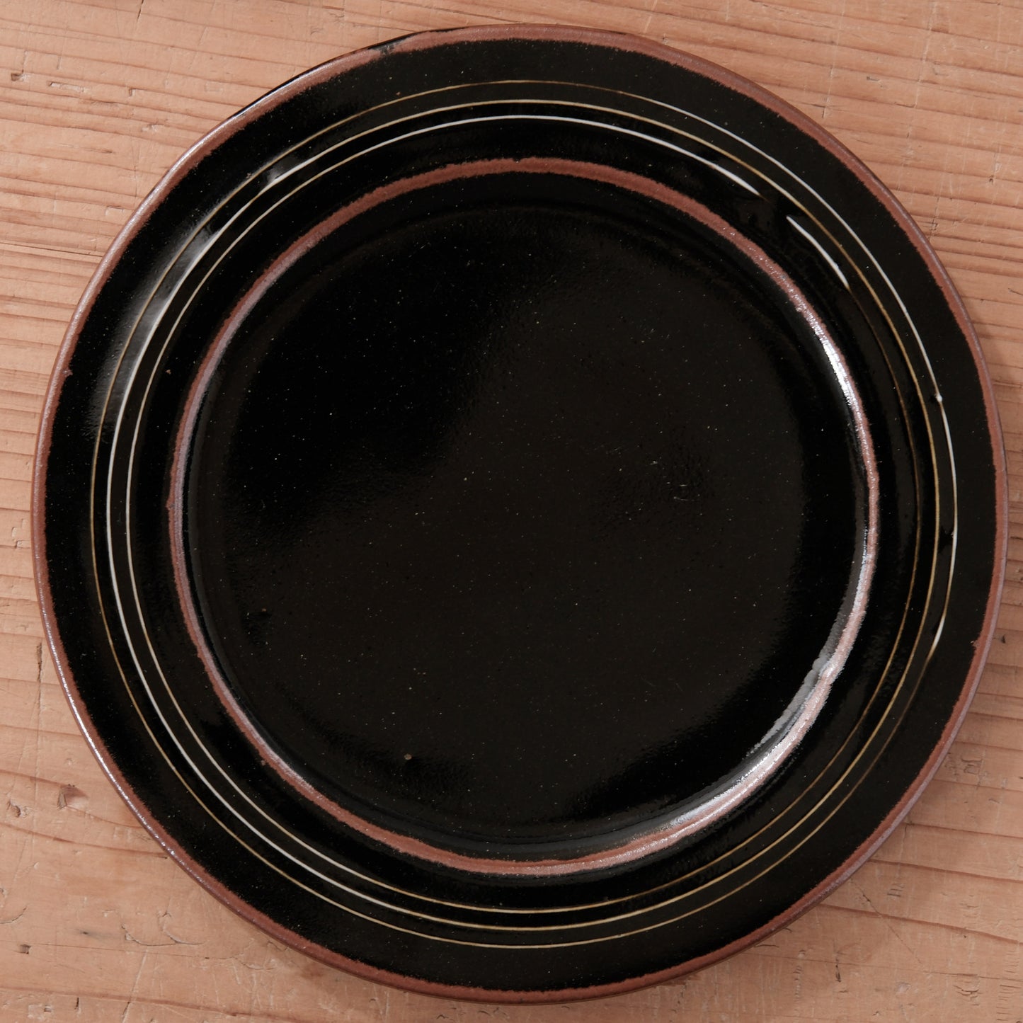 [ 村澤 享 ] リムプレート7寸・中皿 黒釉 - 益子焼