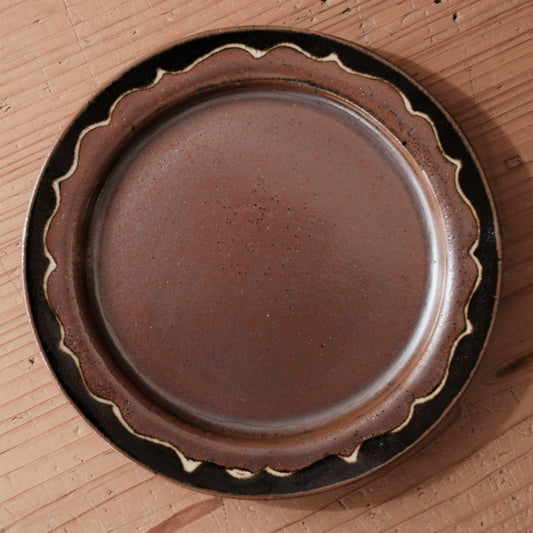 [ 村澤 享 ] 波縁取り7寸・中皿 柿黒釉 - 益子焼