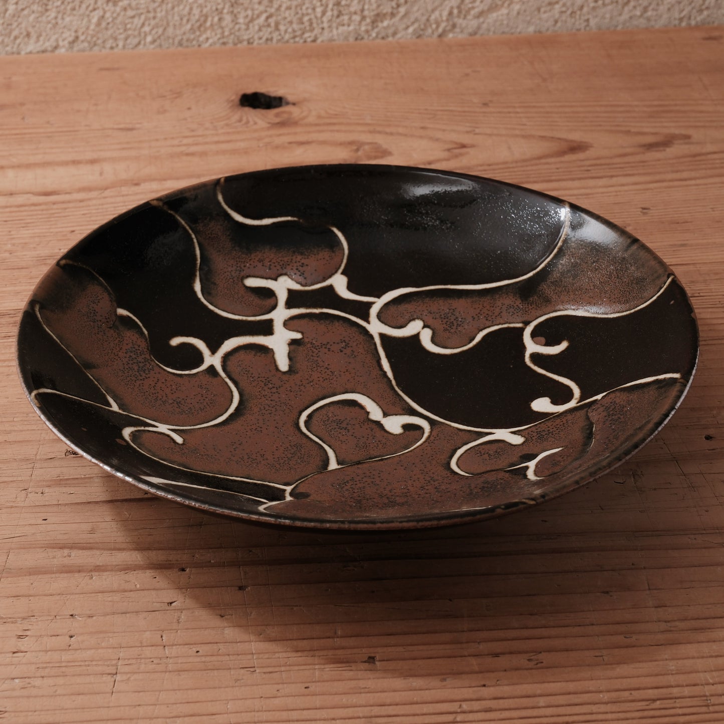 [ 村澤 享 ] 柿釉抜絵9寸・大皿 - 益子焼