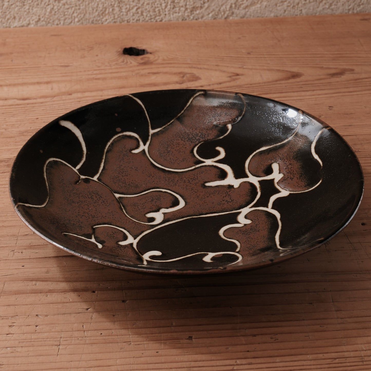 [ 村澤 享 ] 柿釉抜絵9寸・大皿 - 益子焼