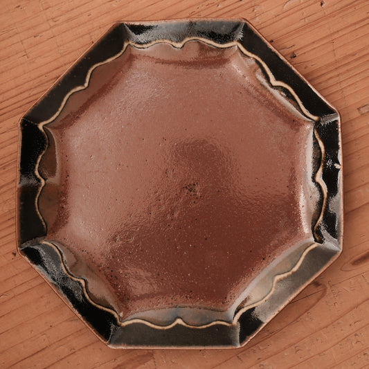 [ 村澤 享 ] 波縁取り八角7寸皿 柿黒釉 - 益子焼