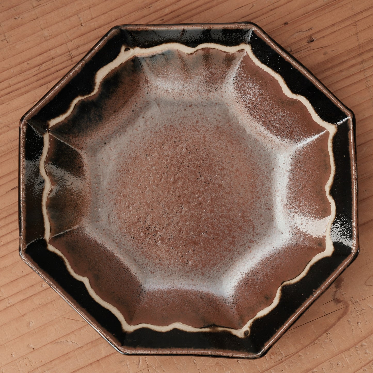 [ 村澤 享 ] 波縁取り八角6寸中鉢 柿黒釉 - 益子焼