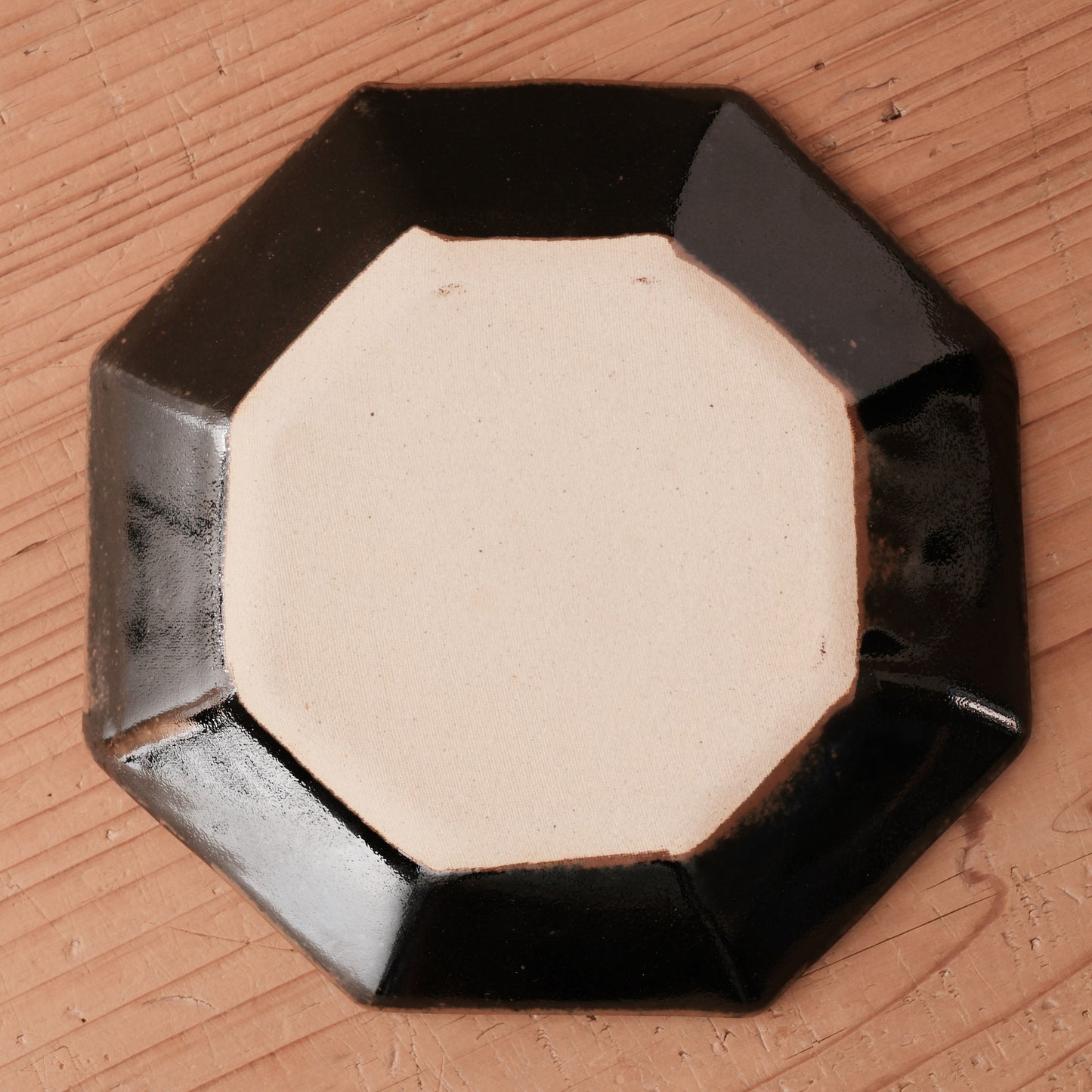 [ 村澤 享 ] 波縁取り八角6寸中鉢 柿黒釉 - 益子焼