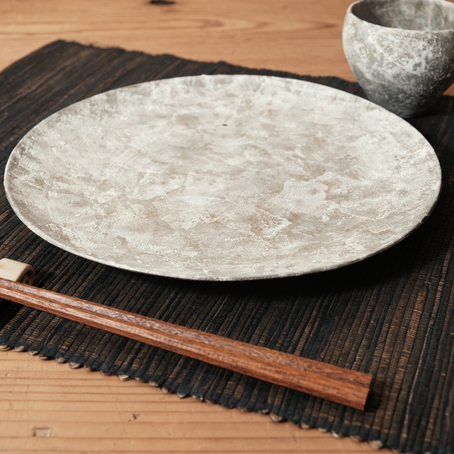 [ Emui ~笑無為~ ] <霞石~KASUMIISHI~> 大皿 直径約24.5cm