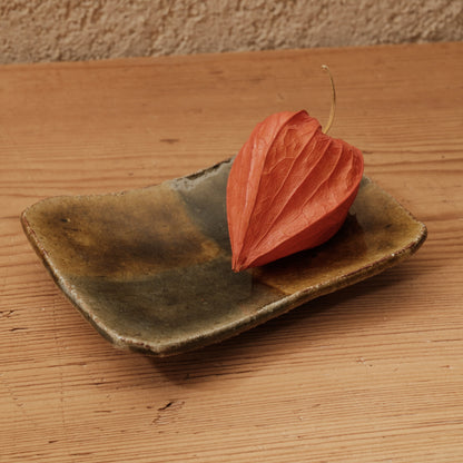 [ 田尾 明子 ] 色釉小板皿 織部-飴 幅約13cm