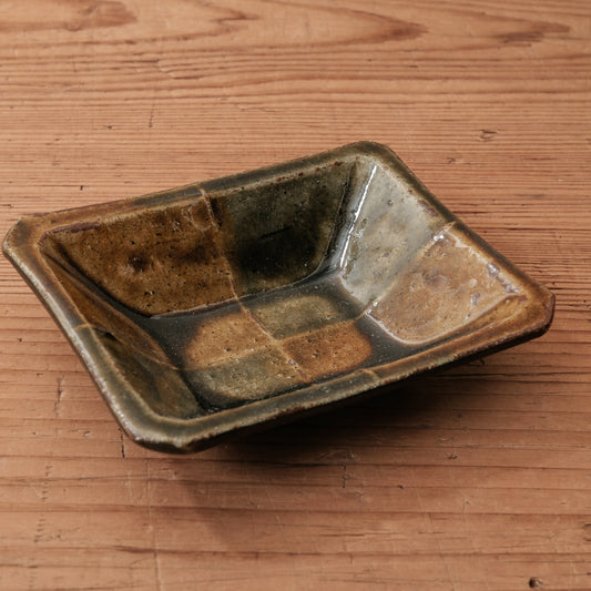 [ 田尾 明子 ] 色釉角小鉢 飴‐織部 幅約11cm