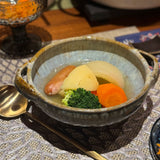 <p>土と色に寄り添い、<br/>暮らしに息づくうつわ</p>3