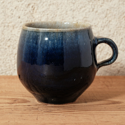 [ 田尾 明子 ] 丸マグカップ 青釉 幅約11cm×高約8.5cm